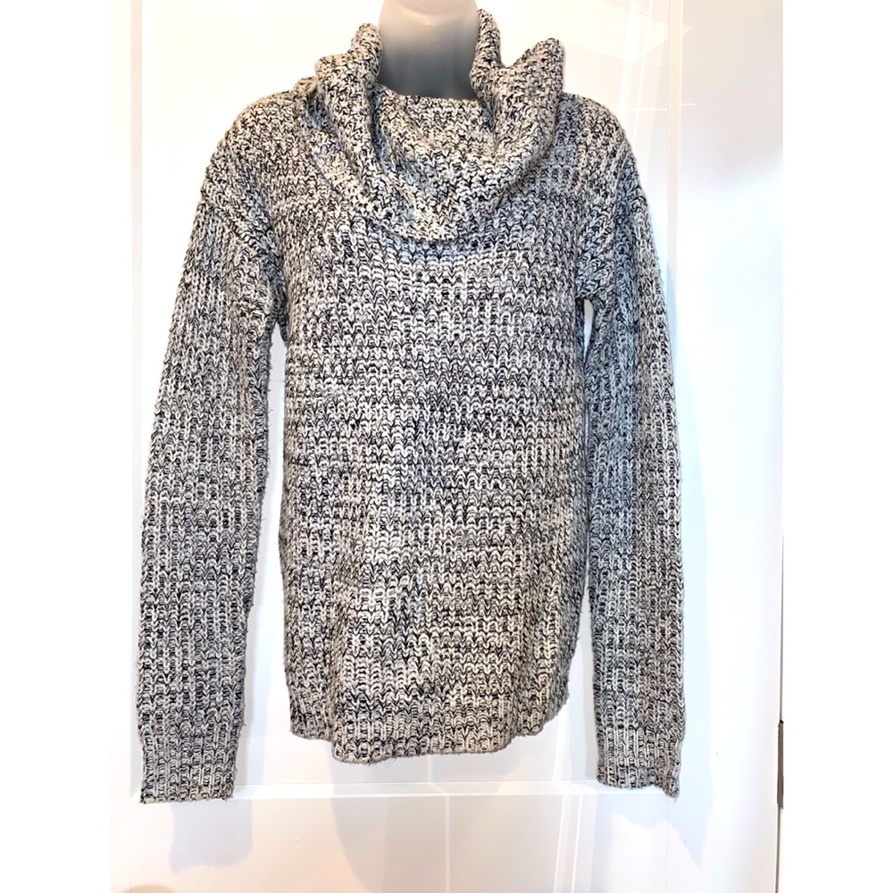 MADISON LILLY
Dartmouth Turtleneck Pullover